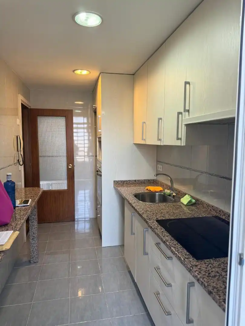 Wohnung zum Verkauf in Calle del Camino de los Vinateros, 53, Media Legua Küche von Wohnung zum Verkauf in Madrid mit Heizung, Parkett und Abstellraum