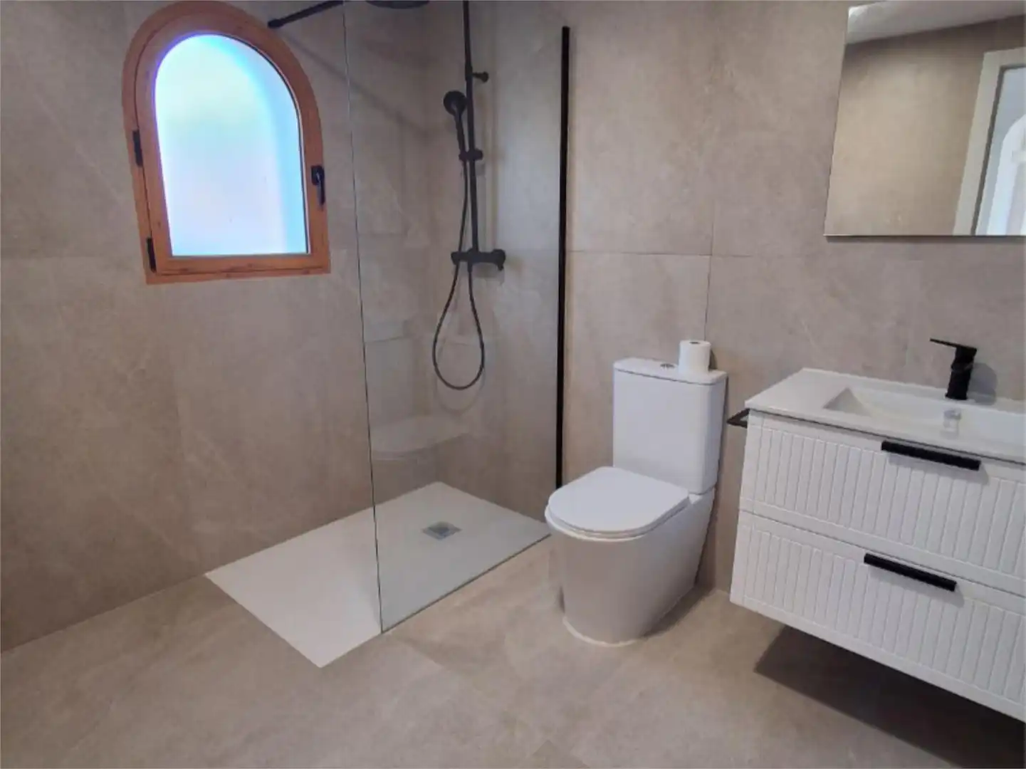 Baño de Piso en venta en Calpe / Calp con Aire acondicionado, Terraza y Piscina