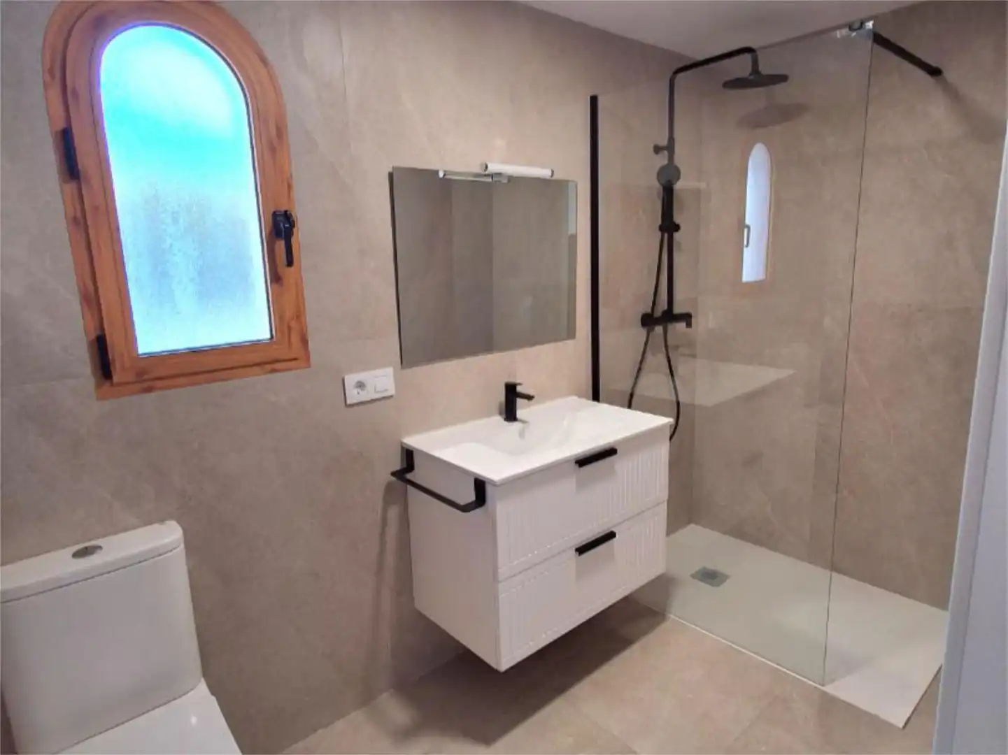 Baño de Piso en venta en Calpe / Calp con Aire acondicionado, Terraza y Piscina