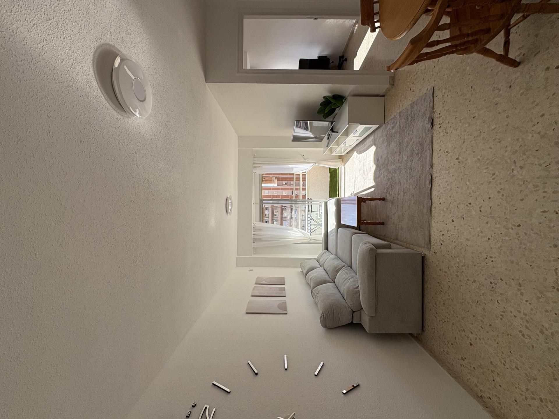 Sala de estar de Apartamento de alquiler en Alicante / Alacant con Jardín privado, Piscina y Amueblado