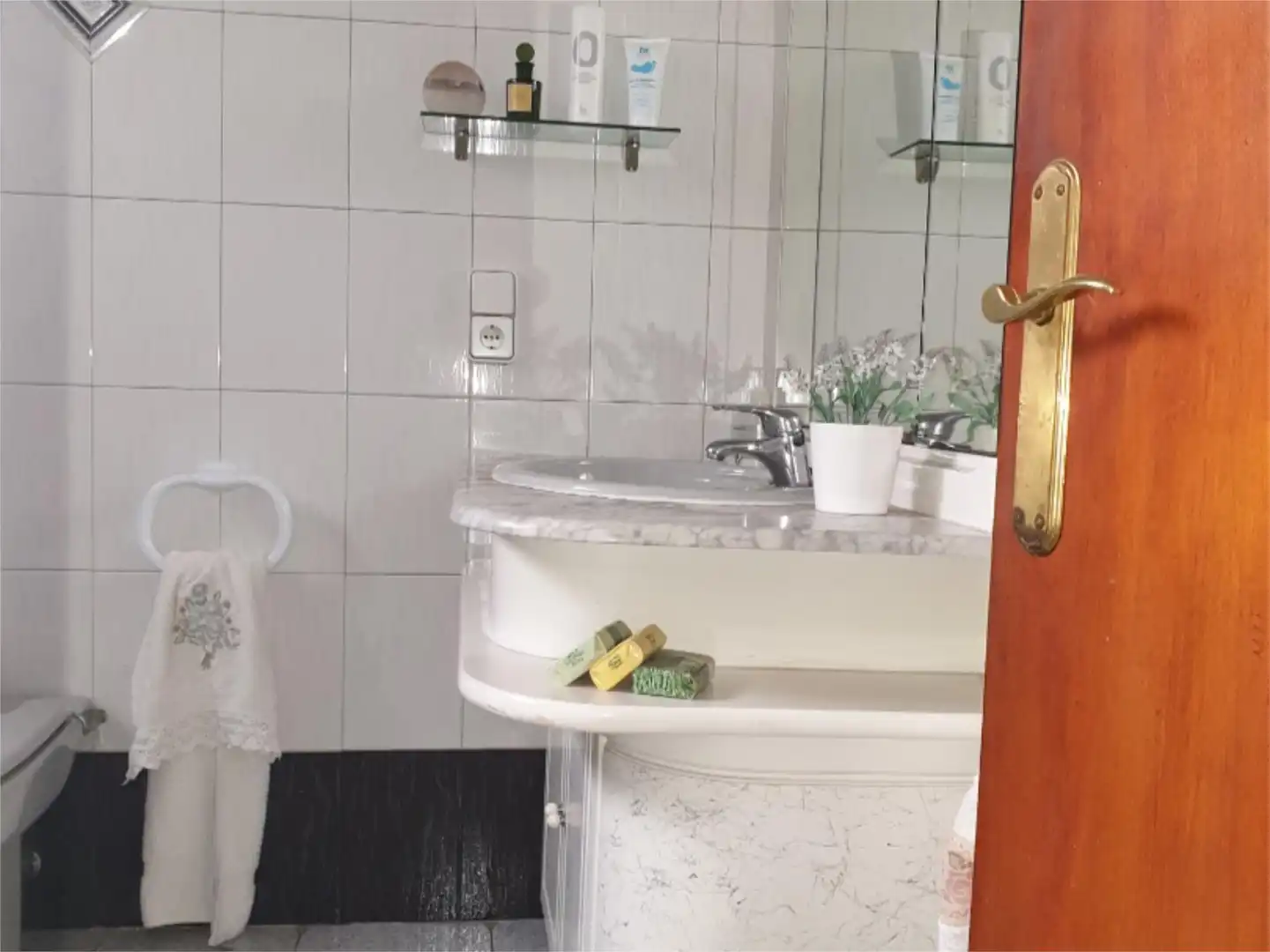 Casa adosada en venta en Martorell Baño de Casa adosada en venta en Martorell con Aire acondicionado, Terraza y Trastero