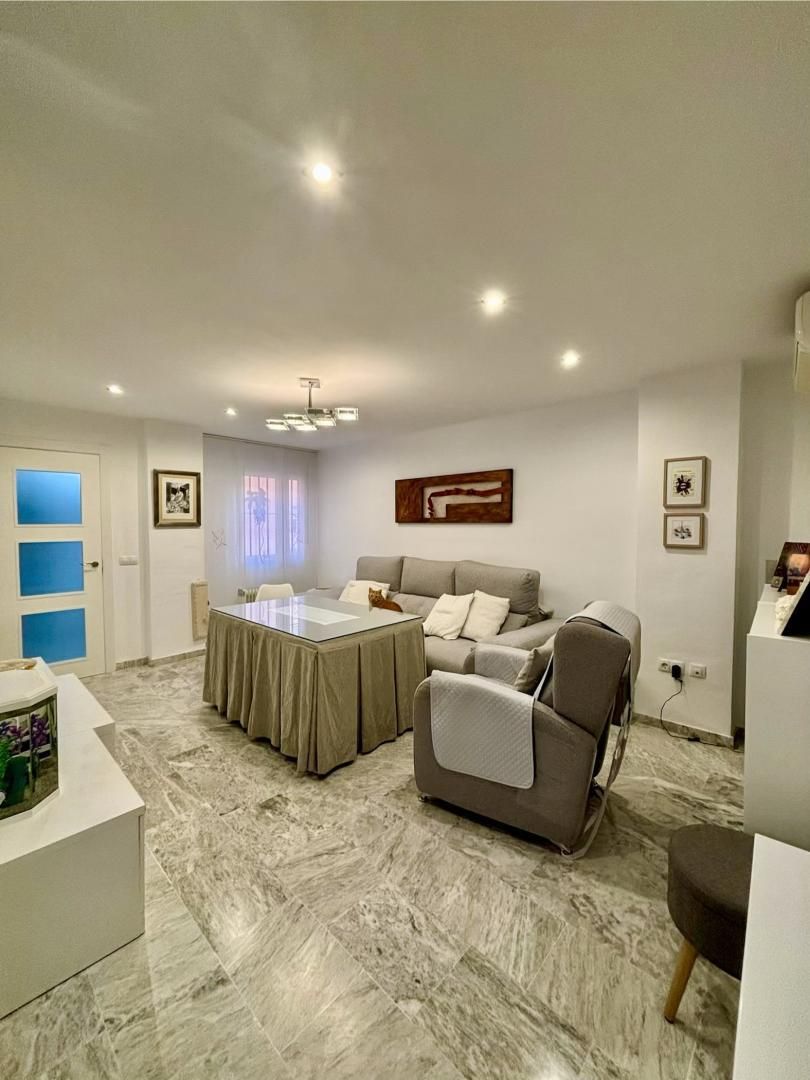Sala d'estar de Dúplex en venda en Sanlúcar la Mayor amb Aire condicionat i Terrassa
