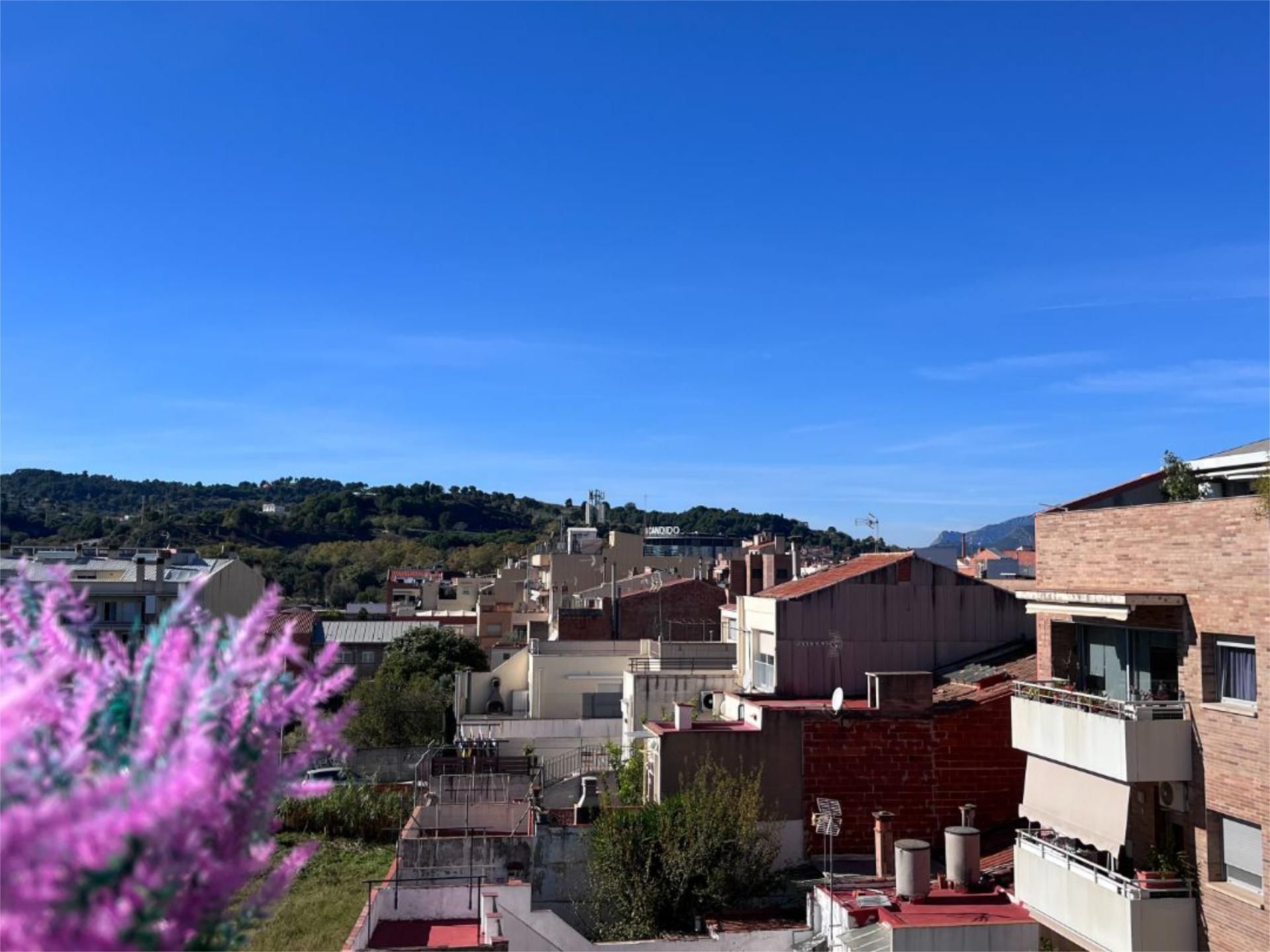 Exterior view of Duplex for sale in Terrassa  with Air Conditioner, Terrace and Balcony