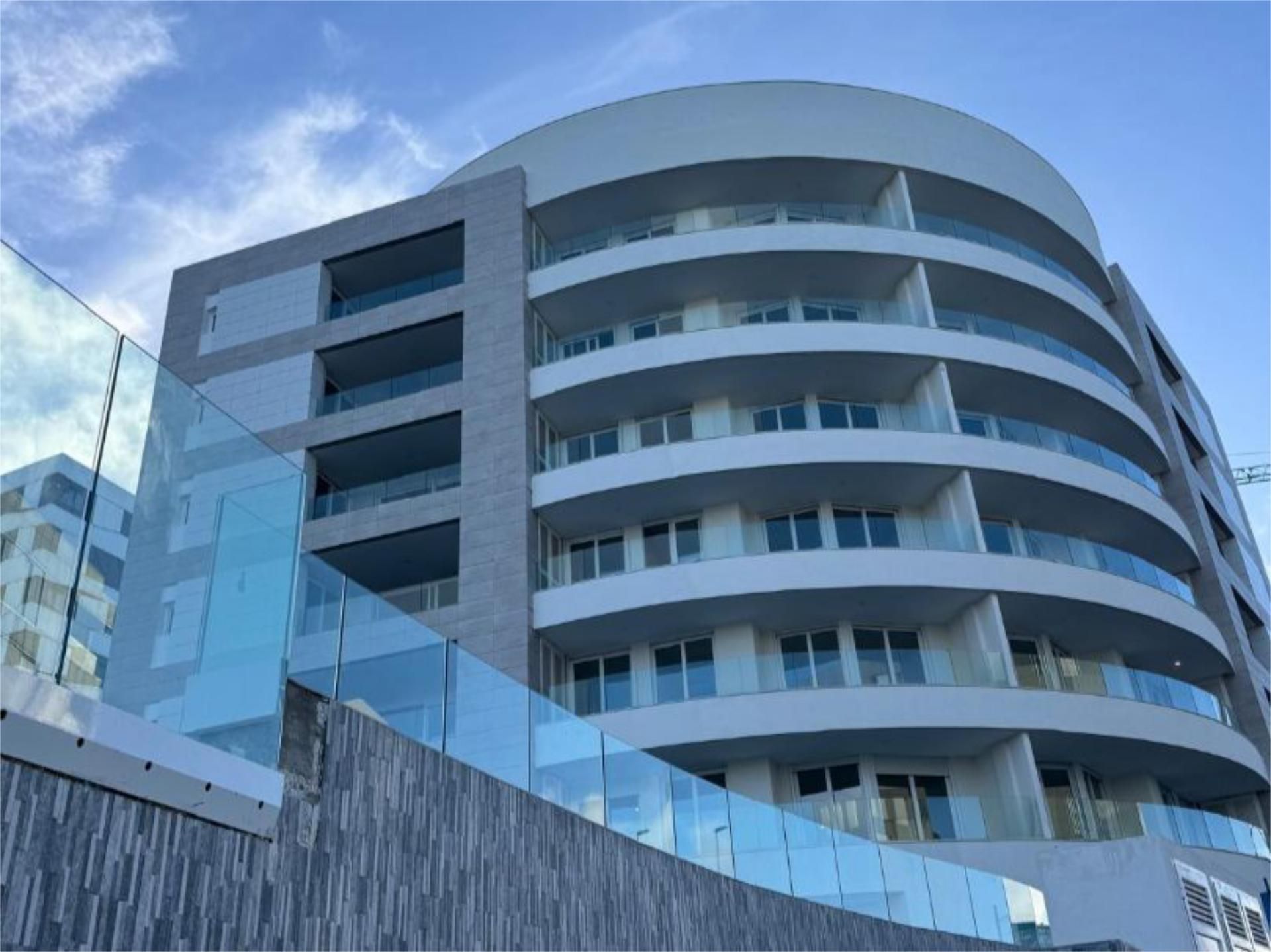 Exterior view of Flat for sale in Las Palmas de Gran Canaria  with Air Conditioner, Terrace and Swimming Pool