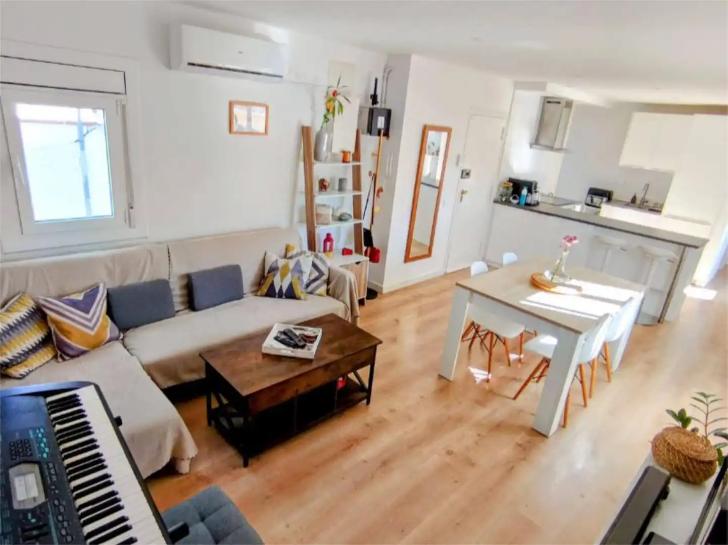 Wohnung zum Verkauf in Carrer de la Vall d'Ordesa, 15, El Turó de la Peira Wohnzimmer von Wohnung zum Verkauf in Barcelona mit Klimaanlage, Heizung und Parkett