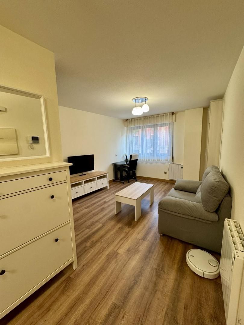 Living room of Study for sale in Salamanca Capital