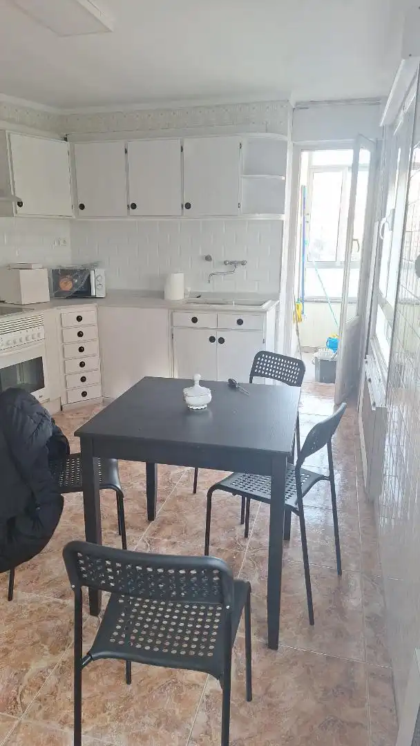 Zimmer in Calle Cipriano Pedrosa, 1, Sama Küche von Wohnung zur untervermieten in Langreo mit Parkett, Terrasse und Abstellraum