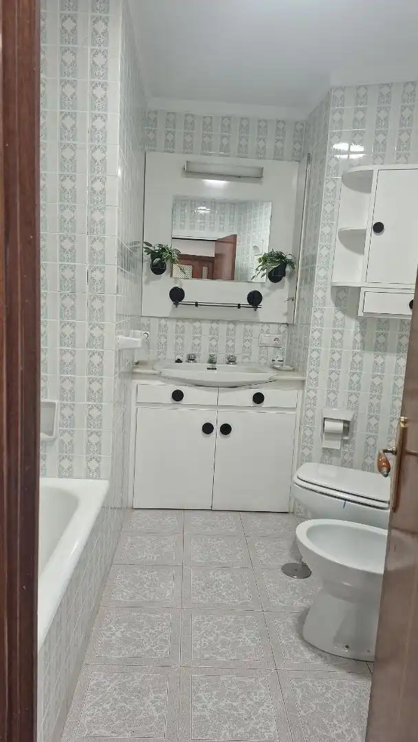 Zimmer in Calle Cipriano Pedrosa, 1, Sama Badezimmer von Wohnung zur untervermieten in Langreo mit Parkett, Terrasse und Abstellraum