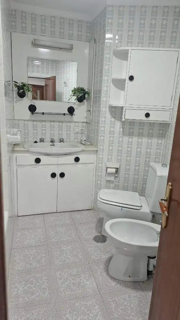 Zimmer in Calle Cipriano Pedrosa, 1, Sama Badezimmer von Wohnung zur untervermieten in Langreo mit Parkett, Terrasse und Abstellraum
