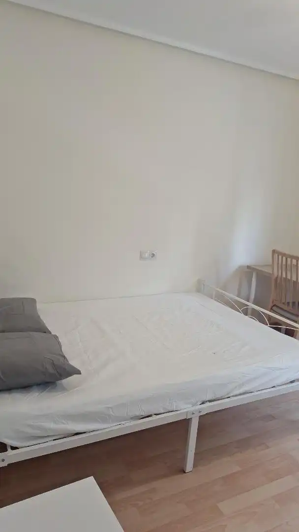 Zimmer in Calle Cipriano Pedrosa, 1, Sama Schlafzimmer von Wohnung zur untervermieten in Langreo mit Parkett, Terrasse und Abstellraum