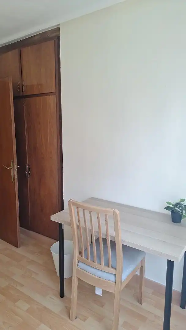 Zimmer in Calle Cipriano Pedrosa, 1, Sama Schlafzimmer von Wohnung zur untervermieten in Langreo mit Parkett, Terrasse und Abstellraum