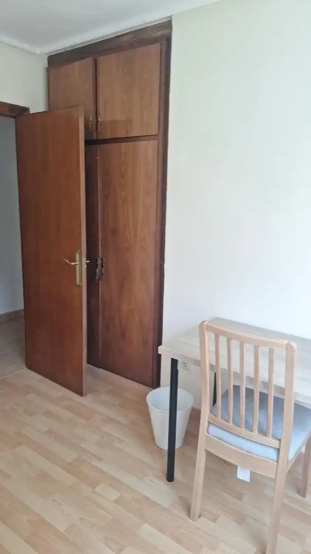 Zimmer in Calle Cipriano Pedrosa, 1, Sama Schlafzimmer von Wohnung zur untervermieten in Langreo mit Parkett, Terrasse und Abstellraum
