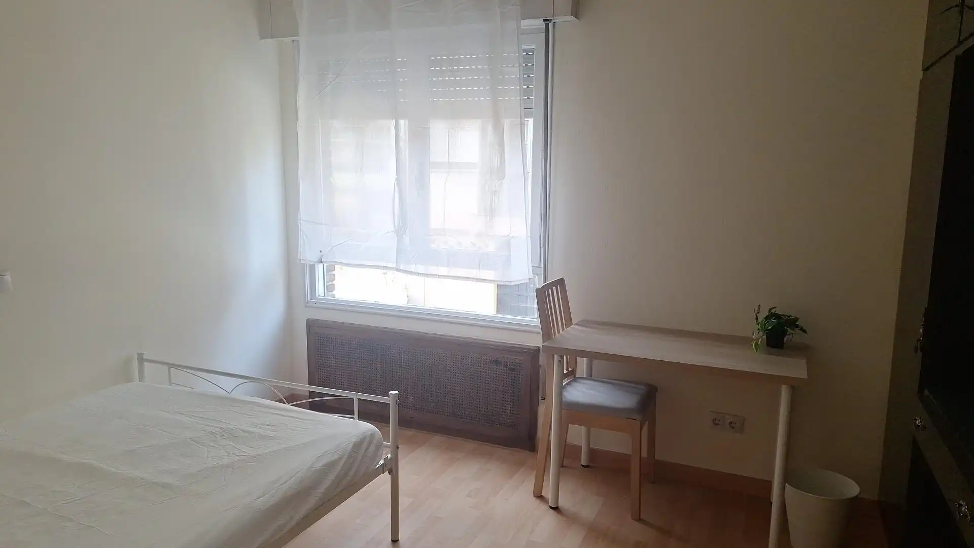 Zimmer in Calle Cipriano Pedrosa, 1, Sama Schlafzimmer von Wohnung zur untervermieten in Langreo mit Parkett, Terrasse und Abstellraum
