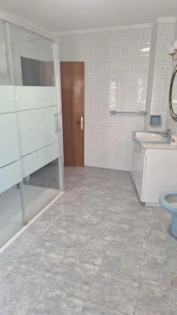 Zimmer in Calle Cipriano Pedrosa, 1, Sama Badezimmer von Wohnung zur untervermieten in Langreo mit Parkett, Terrasse und Abstellraum
