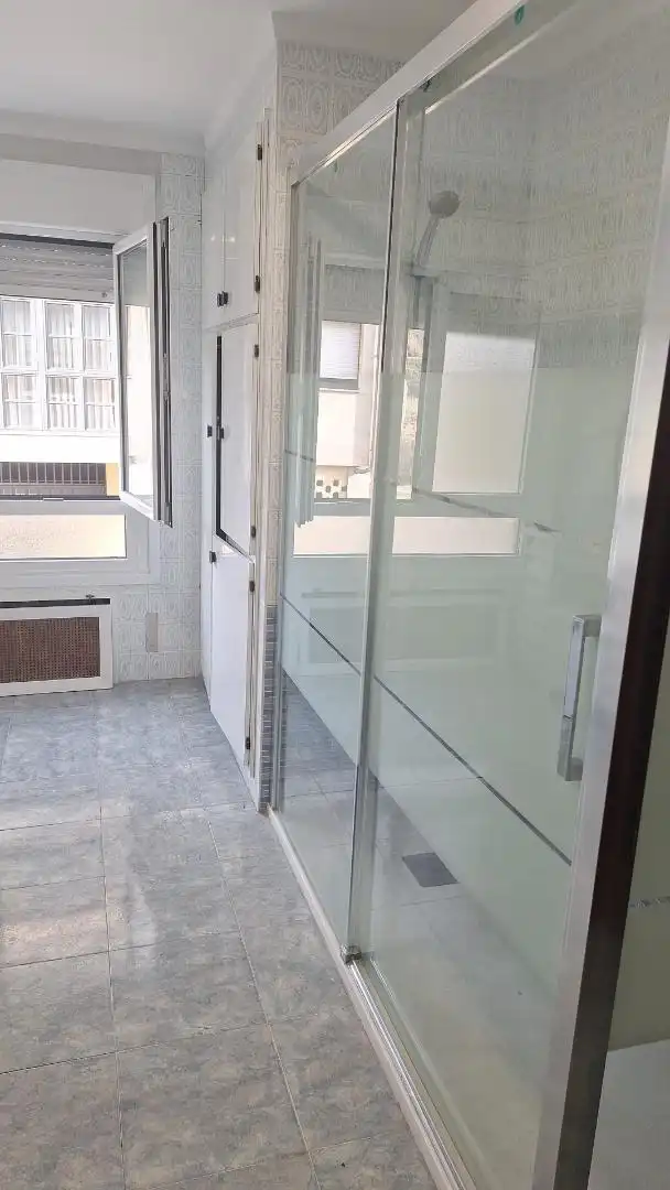Zimmer in Calle Cipriano Pedrosa, 1, Sama Badezimmer von Wohnung zur untervermieten in Langreo mit Parkett, Terrasse und Abstellraum