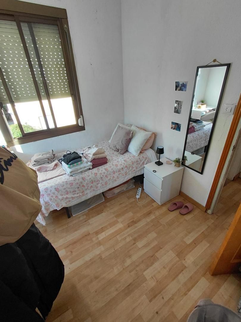 Pis per a compartir a Carrer Barcelona, 88, Eixample Sud – Migdia Dormitori de Pis per a compartir en Girona Capital amb Aire condicionat, Calefacció i Parquet