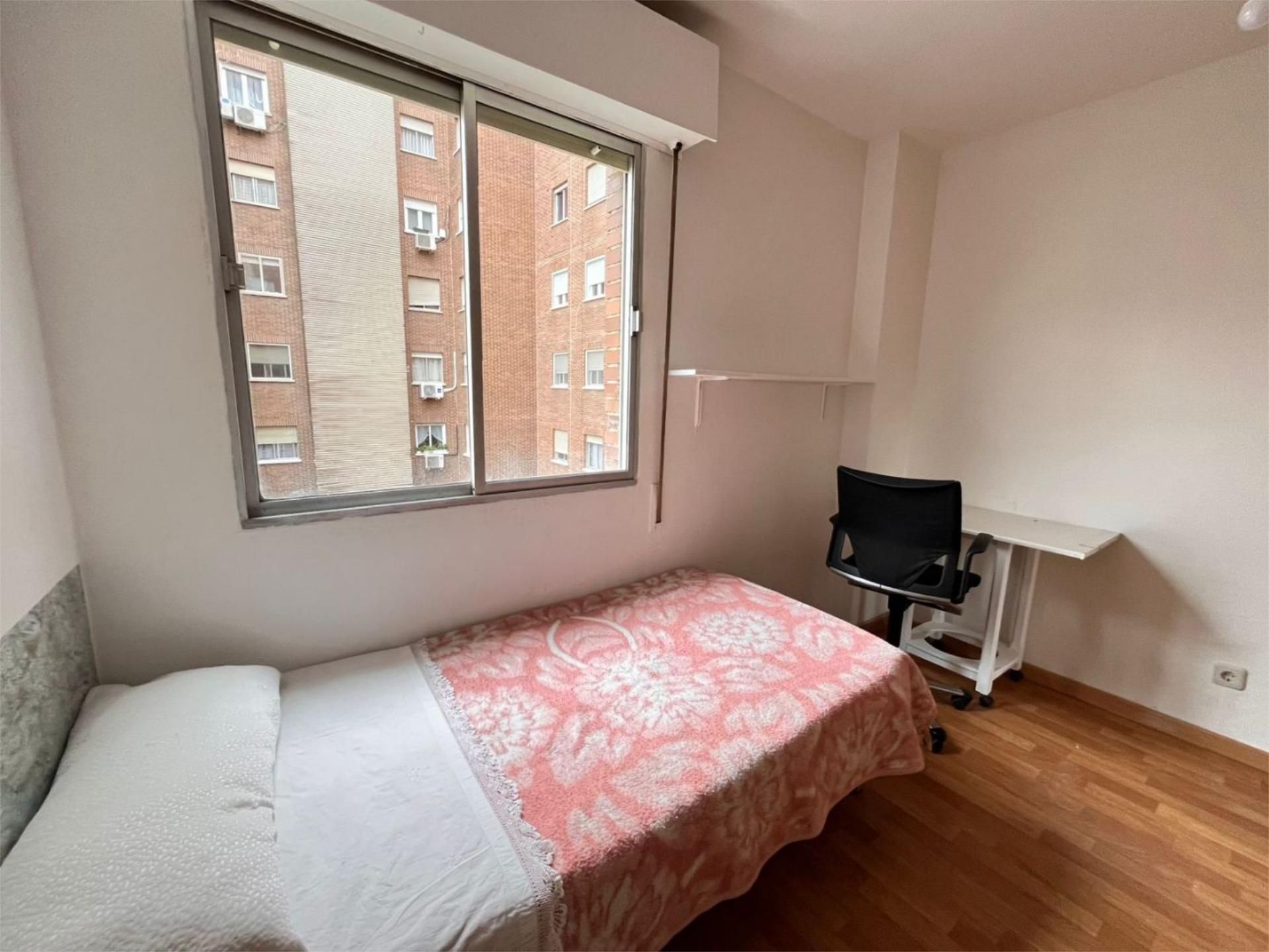 Bedroom of Flat to share in Móstoles  with Heating, Parquet flooring and Terrace