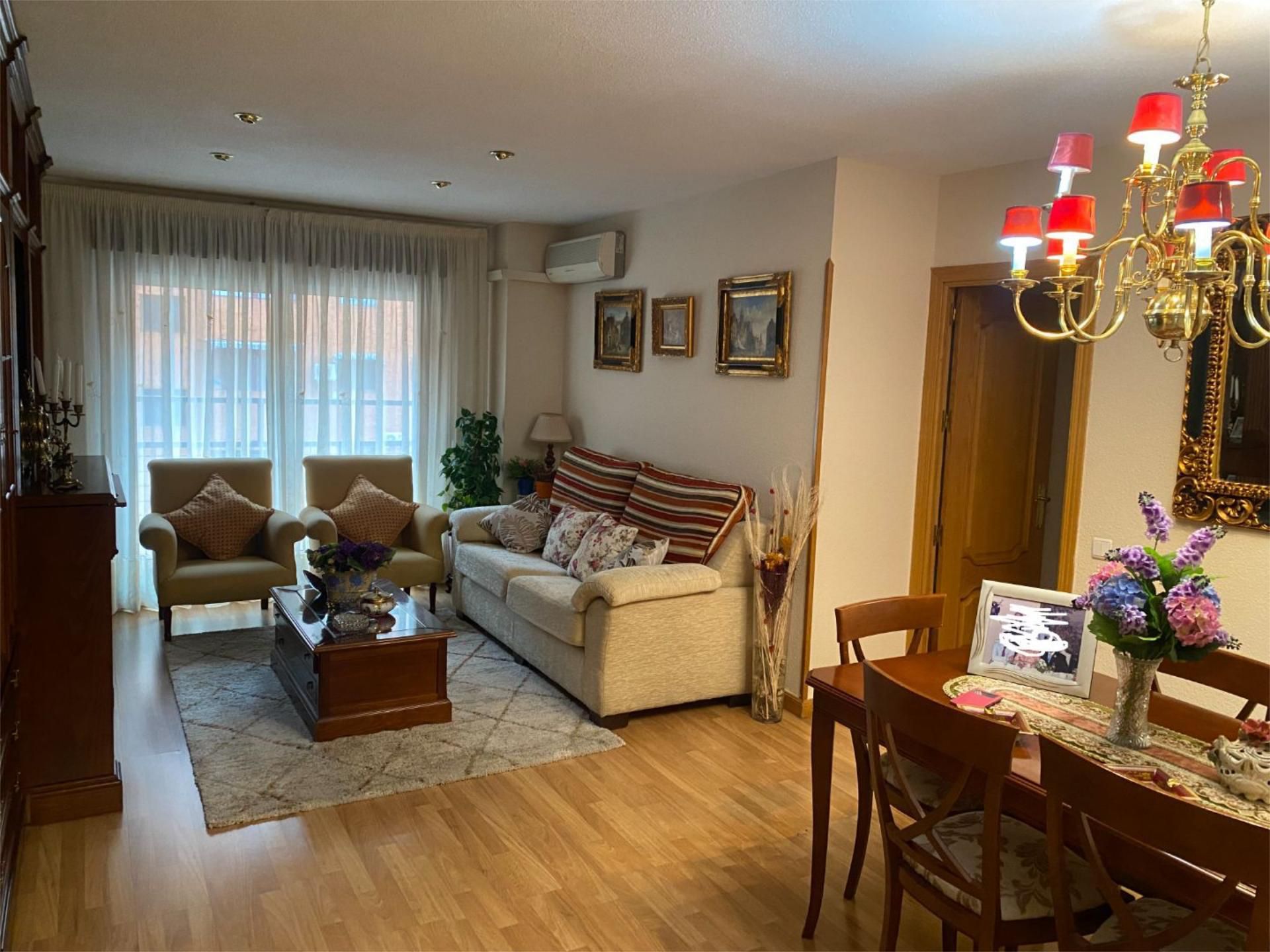 Living room of Flat for sale in Getafe  with Air Conditioner, Heating and Parquet flooring