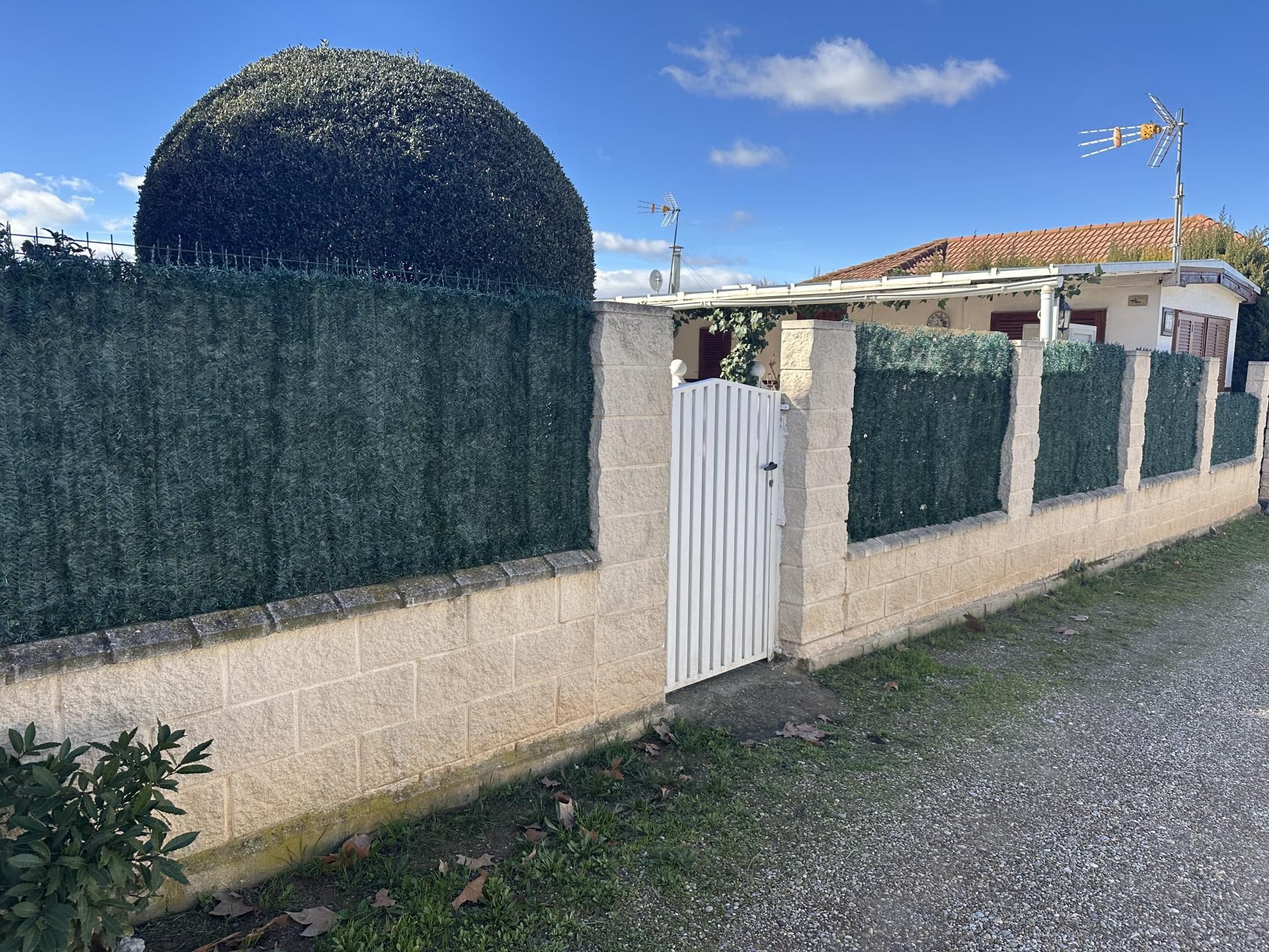 Vista exterior de Finca rústica en venda en  Zaragoza Capital amb Aire condicionat, Calefacció i Jardí privat