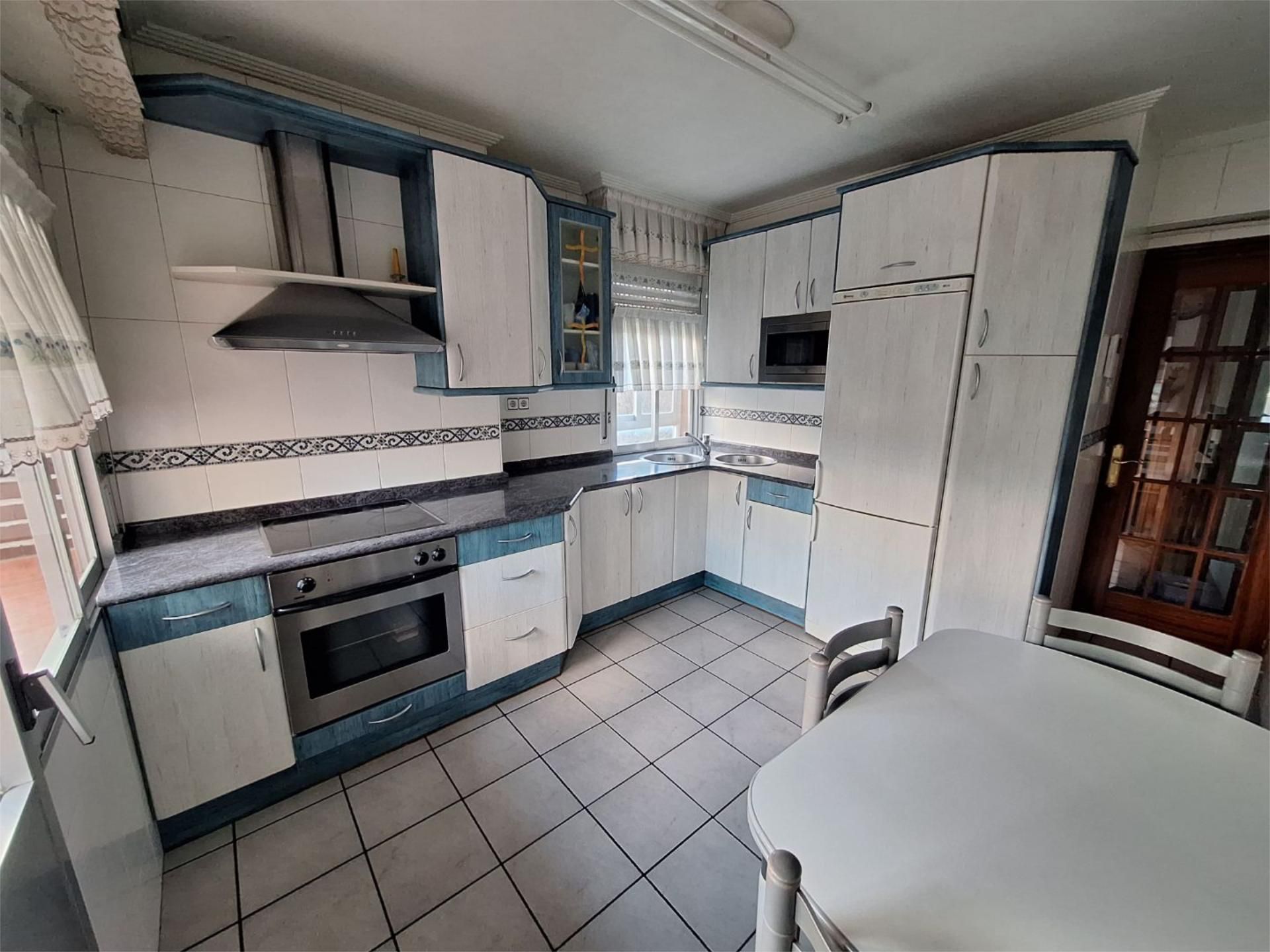 Piso en venta en San Cristóbal Cocina de Piso en venta en Vitoria - Gasteiz con Calefacción, Terraza y Trastero