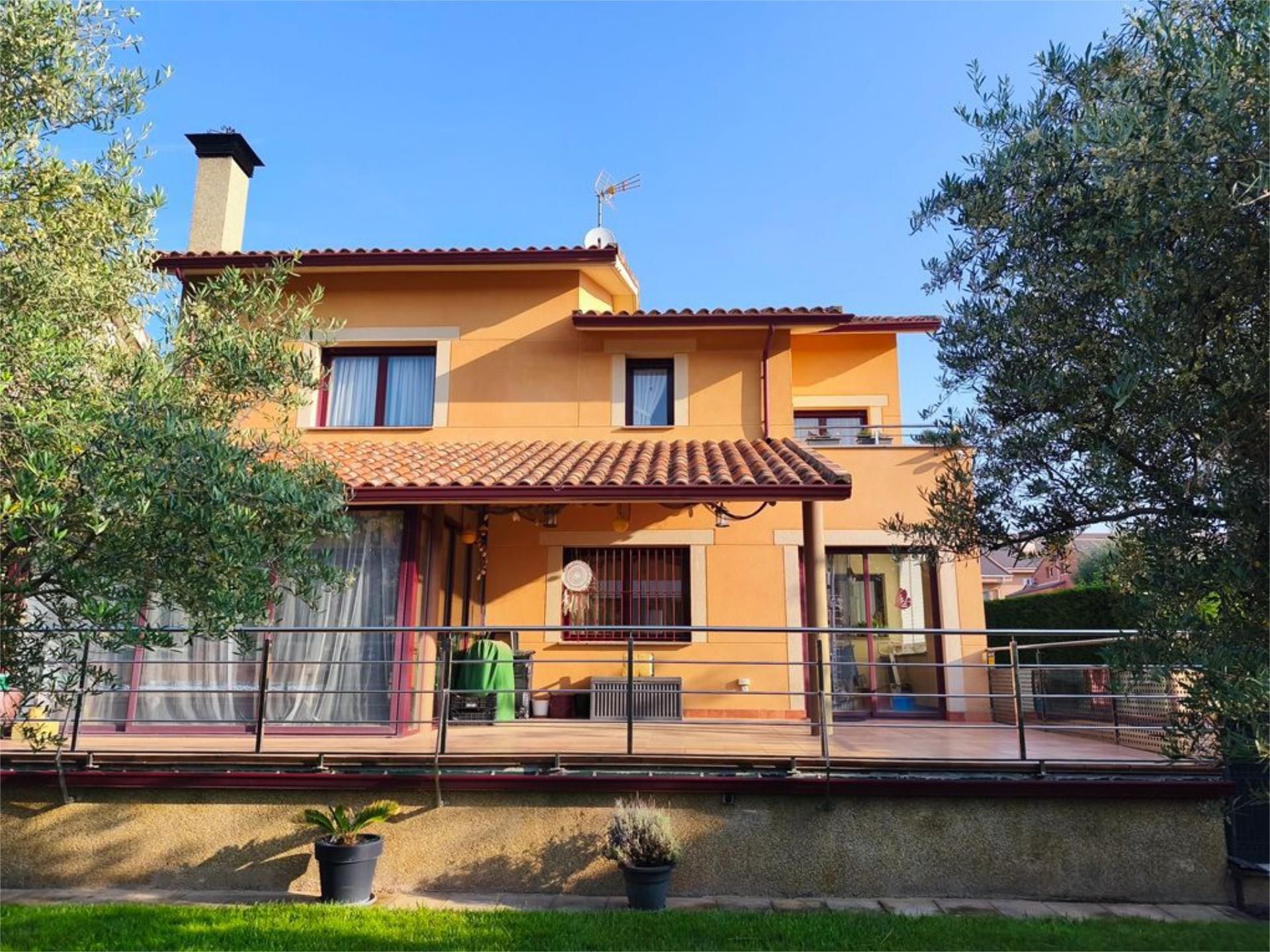 Casa o chalet en venta en Avenida de José Luis Lasa, 32, La Vega Vista exterior de Casa o chalet en venta en Arroyo de la Encomienda con Calefacción, Jardín privado y Terraza