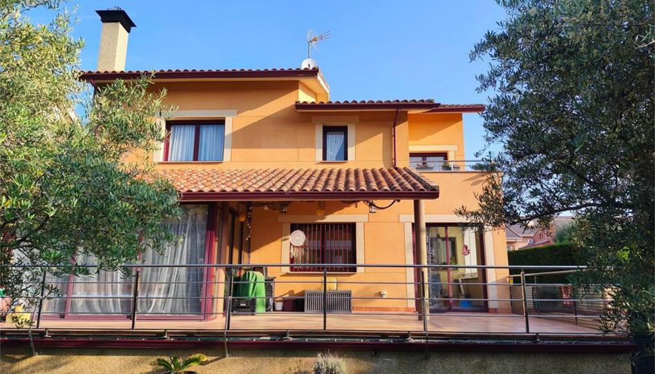 Casa o chalet en venta en Avenida de José Luis Lasa, 32, La Vega, Arroyo de la Encomienda - imagen 1 Foto 1 de Casa o chalet en venta en Avenida de José Luis Lasa, 32, La Vega, Arroyo de la Encomienda