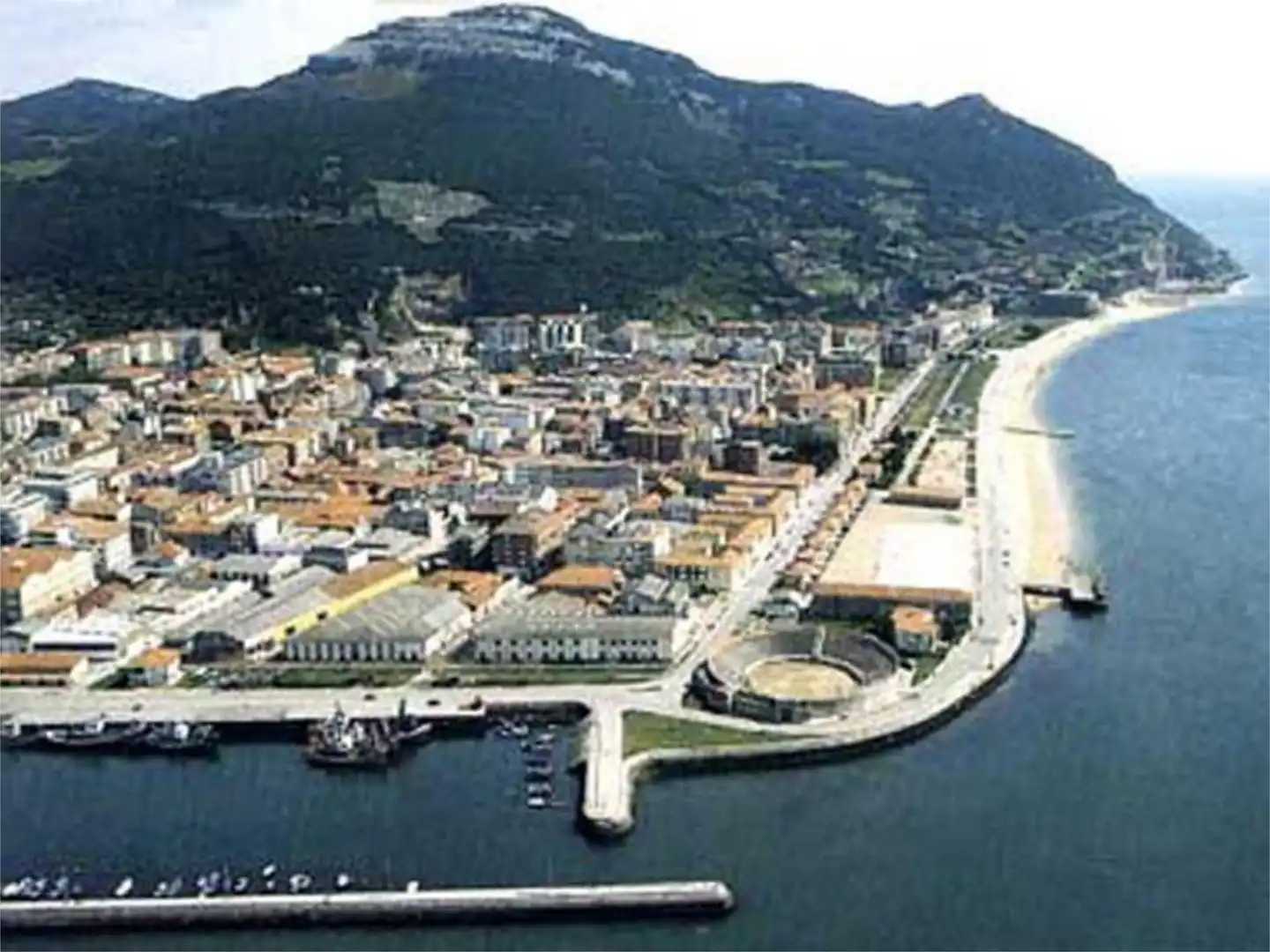 Ático de alquiler en Calle Sor María del Carmen, 2, Santoña Vista exterior de Ático de alquiler en Santoña con Terraza