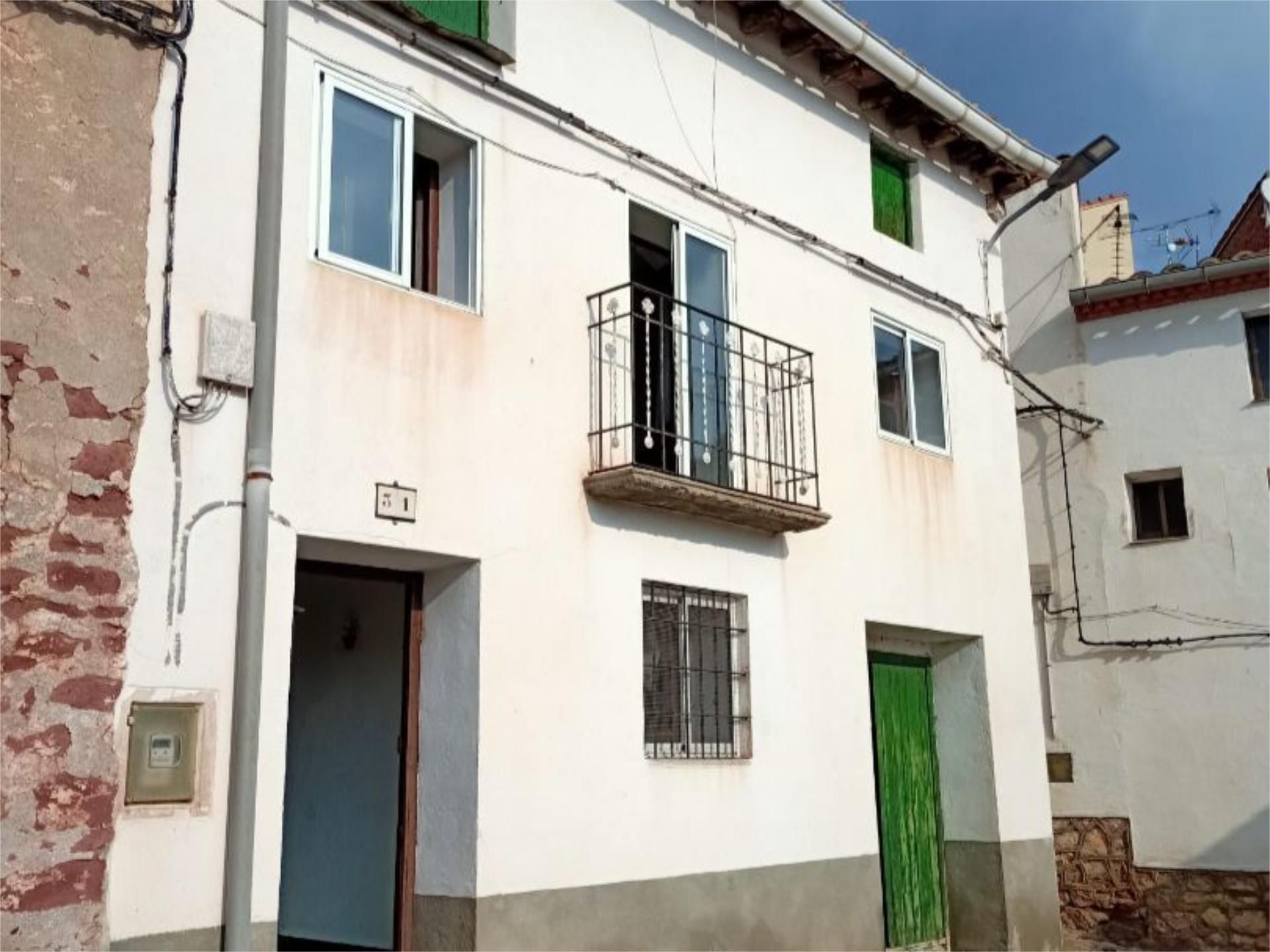 Vista exterior de Pis en venda en Torres de Albarracín amb Calefacció, Moblat i Balcó