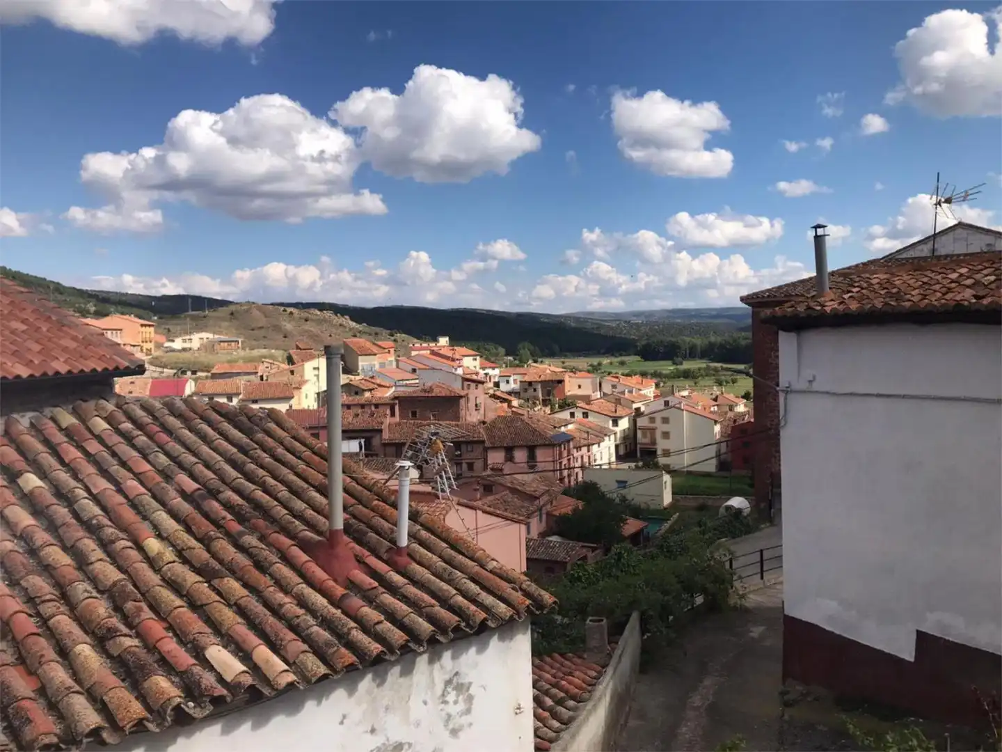 Pis en venda a Calle Calvete, 13, Torres de Albarracín Vista exterior de Pis en venda en Torres de Albarracín amb Calefacció, Moblat i Balcó
