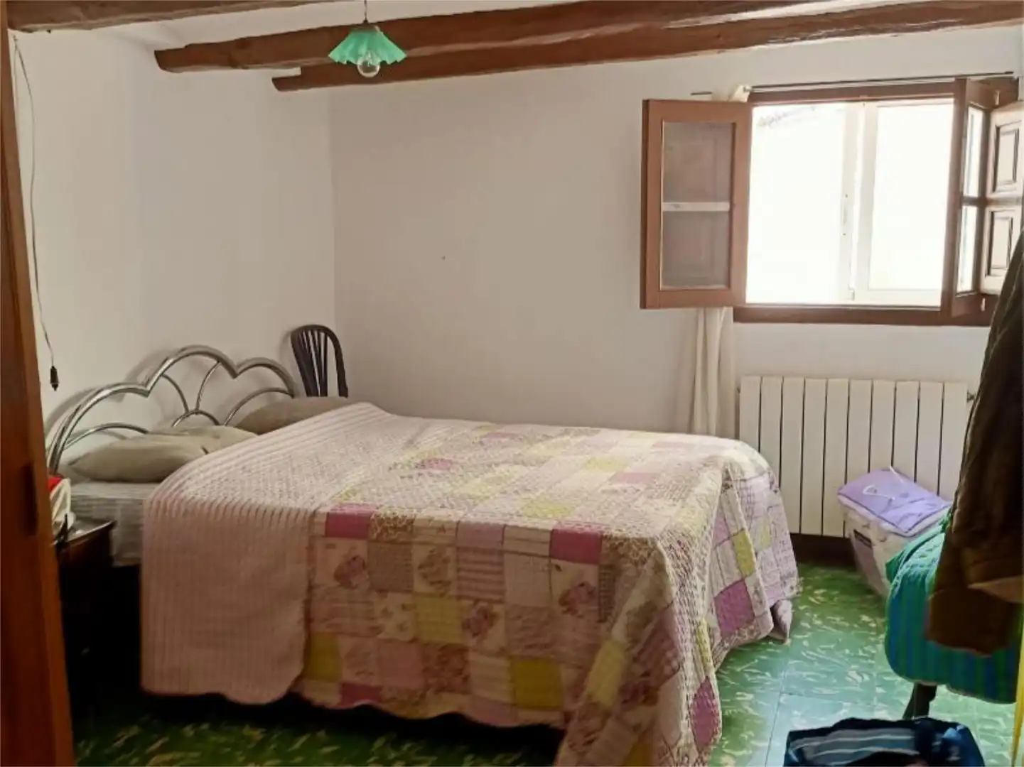 Pis en venda a Calle Calvete, 13, Torres de Albarracín Dormitori de Pis en venda en Torres de Albarracín amb Calefacció, Moblat i Balcó