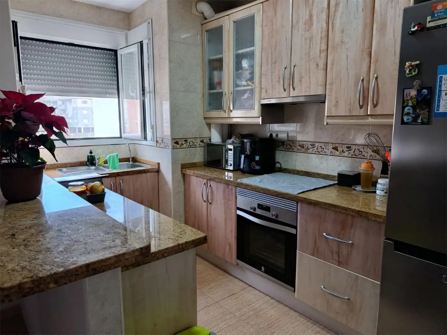 Piso en venta en Calle Teruel, 142, Piedras Redondas - Torrecárdenas Cocina de Piso en venta en Almería con Aire acondicionado, Terraza y Amueblado