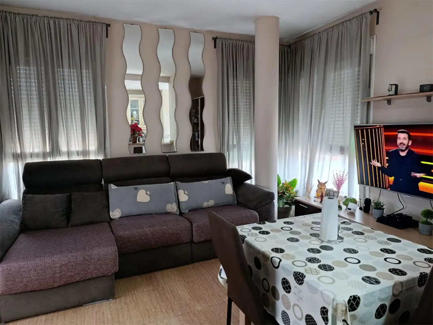 Piso en venta en Calle Teruel, 142, Piedras Redondas - Torrecárdenas Sala de estar de Piso en venta en Almería con Aire acondicionado, Terraza y Amueblado