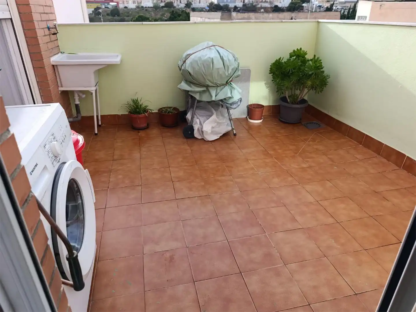 Piso en venta en Calle Teruel, 142, Piedras Redondas - Torrecárdenas Terraza de Piso en venta en Almería con Aire acondicionado, Terraza y Amueblado