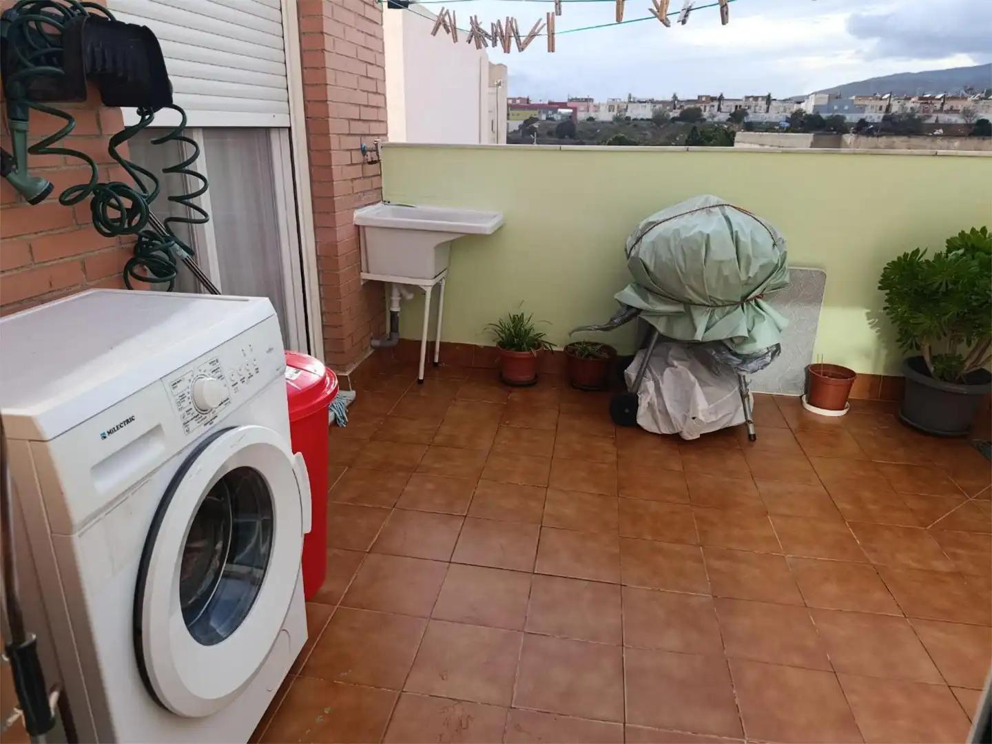 Piso en venta en Calle Teruel, 142, Piedras Redondas - Torrecárdenas Terraza de Piso en venta en Almería con Aire acondicionado, Terraza y Amueblado
