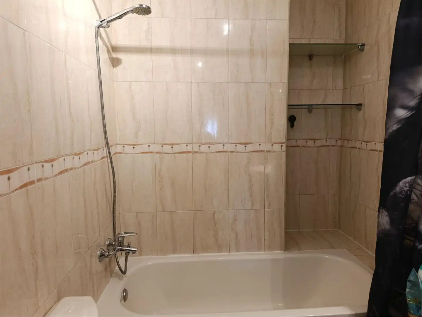 Piso en venta en Calle Teruel, 142, Piedras Redondas - Torrecárdenas Baño de Piso en venta en Almería con Aire acondicionado, Terraza y Amueblado