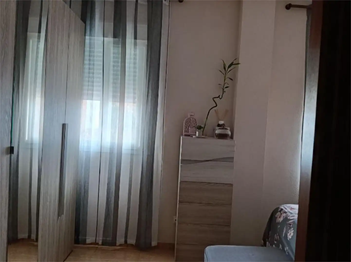 Piso en venta en Calle Teruel, 142, Piedras Redondas - Torrecárdenas Habitación de Piso en venta en Almería con Aire acondicionado, Terraza y Amueblado