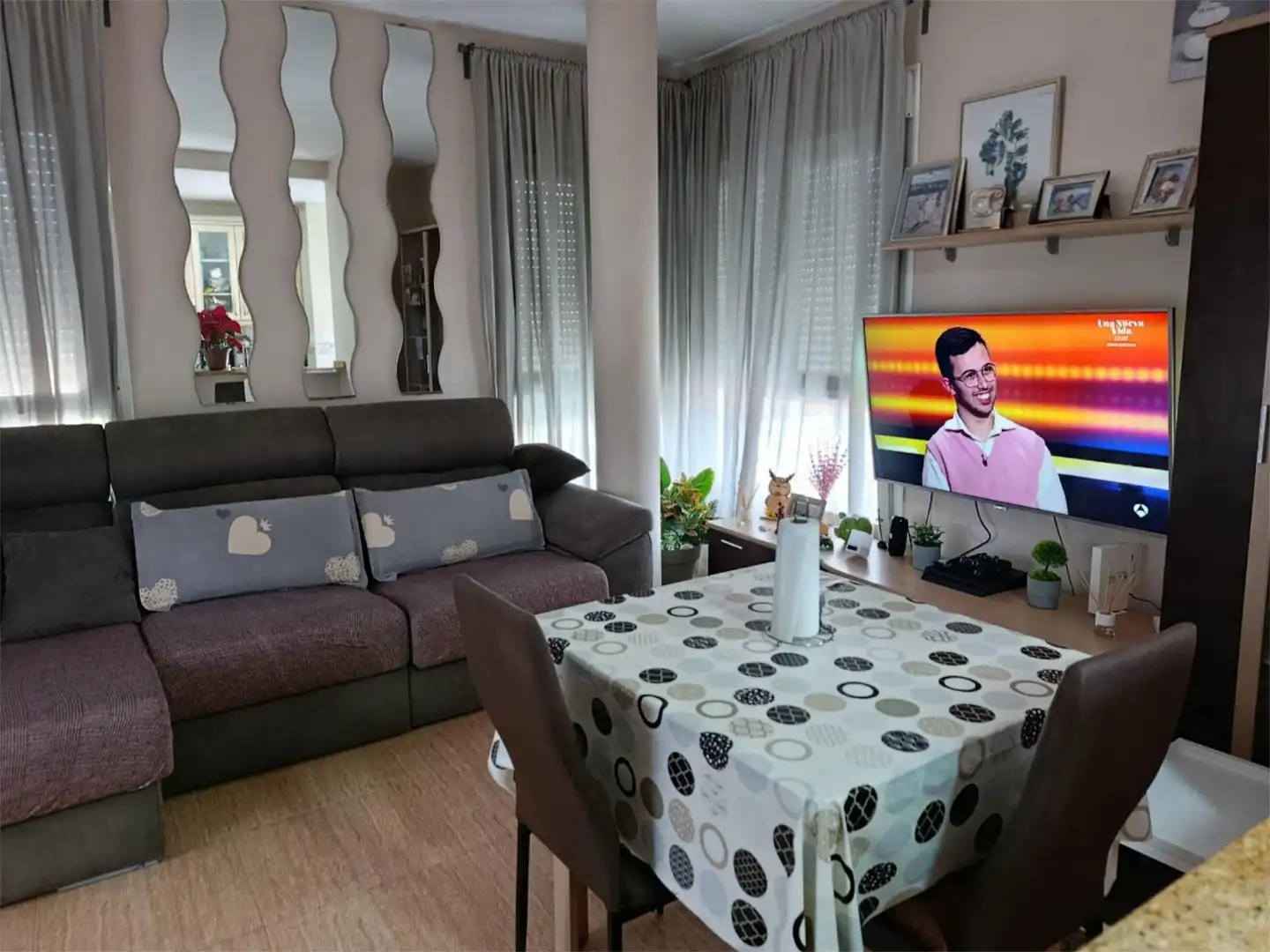 Piso en venta en Calle Teruel, 142, Piedras Redondas - Torrecárdenas Sala de estar de Piso en venta en Almería con Aire acondicionado, Terraza y Amueblado