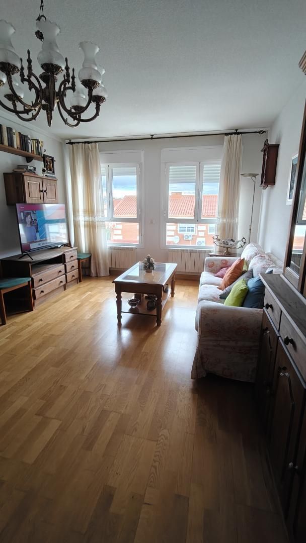 Sala d'estar de Dúplex de lloguer en Alovera amb Calefacció, Parquet i Terrassa