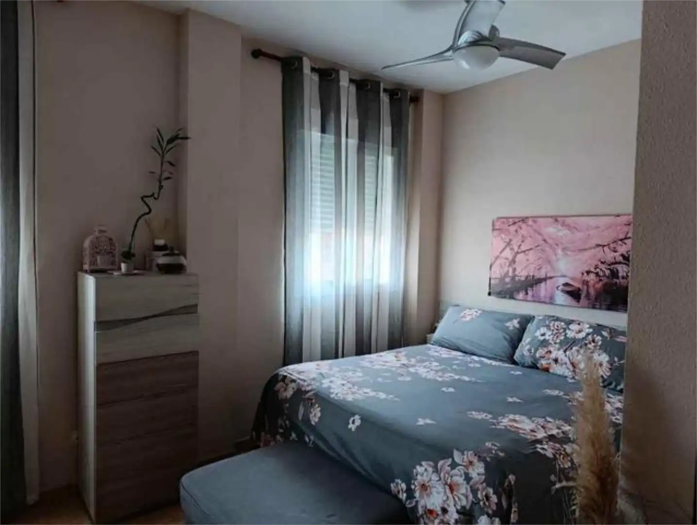 Ático en venta en Piedras Redondas - Torrecárdenas Habitación de Ático en venta en Almería con Terraza y Amueblado