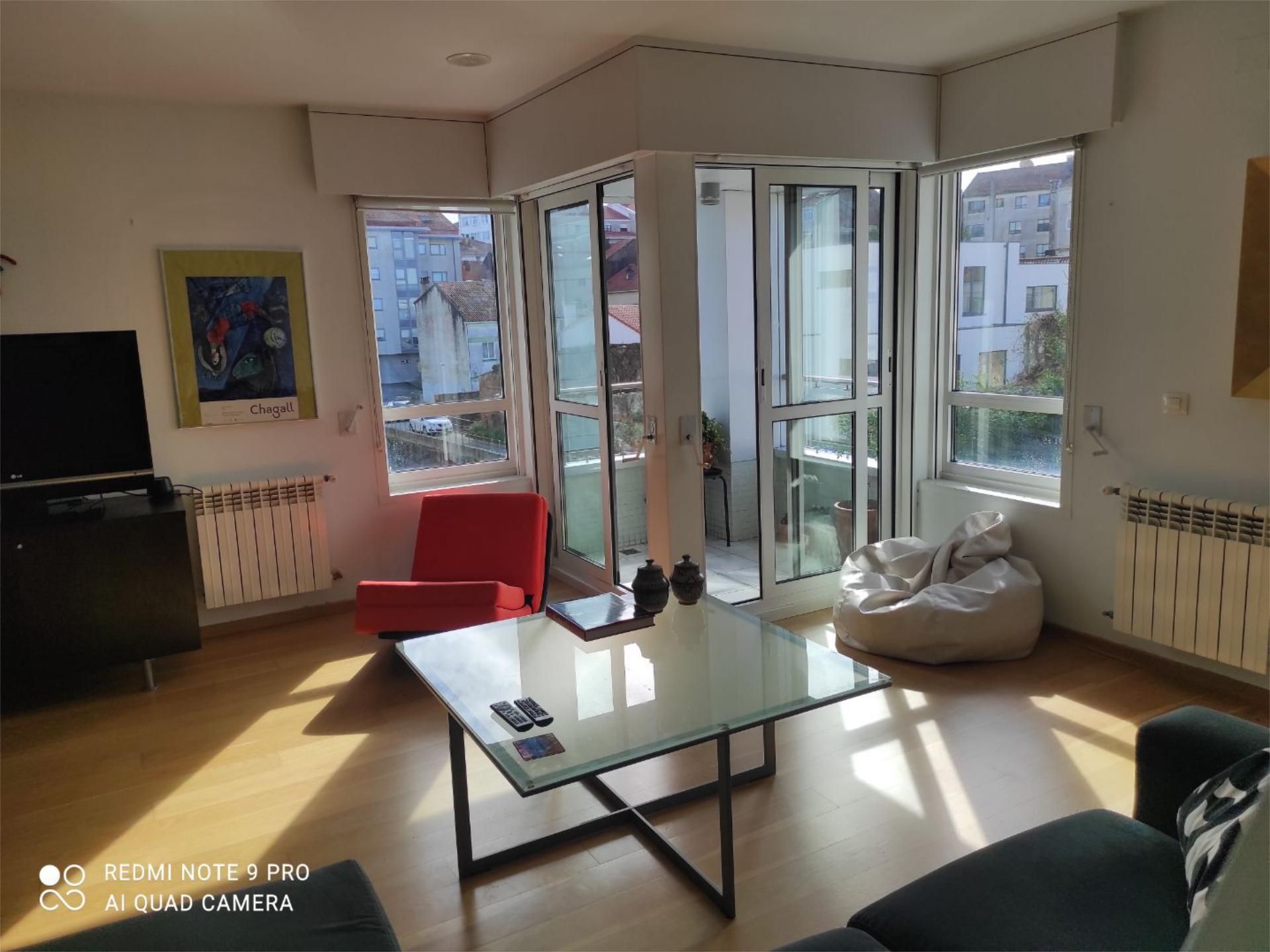 Living room of Flat for sale in Santiago de Compostela   with Heating, Parquet flooring and Storage room