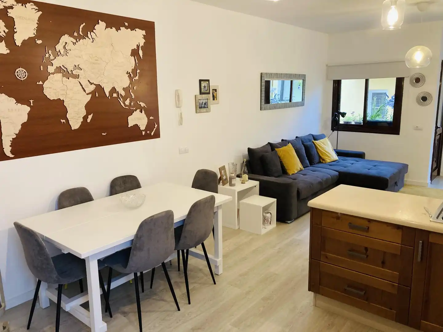 Sala d'estar de Casa adosada en venda en Los Realejos amb Jardí privat, Parquet i Terrassa