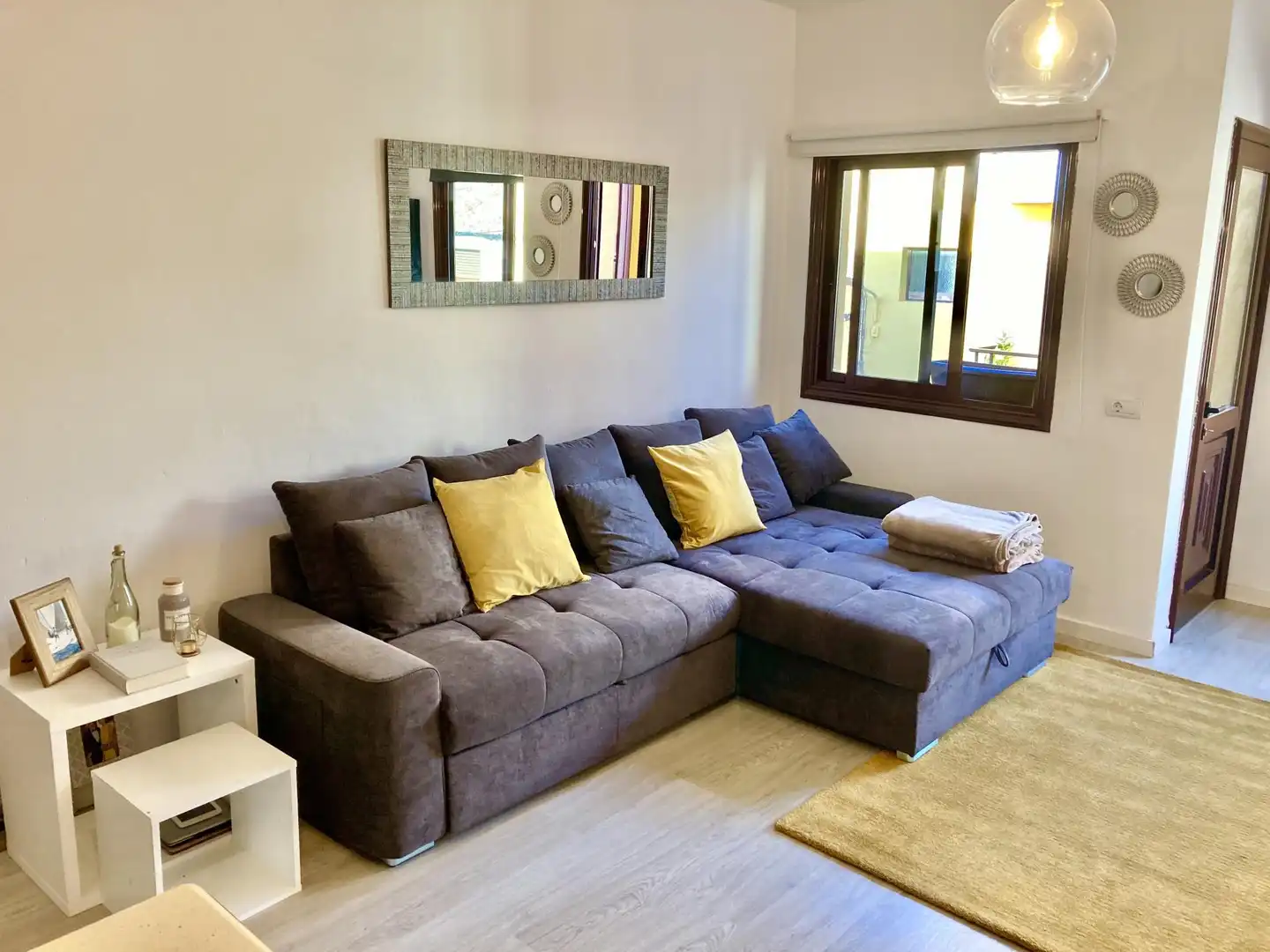 Sala d'estar de Casa adosada en venda en Los Realejos amb Jardí privat, Parquet i Terrassa