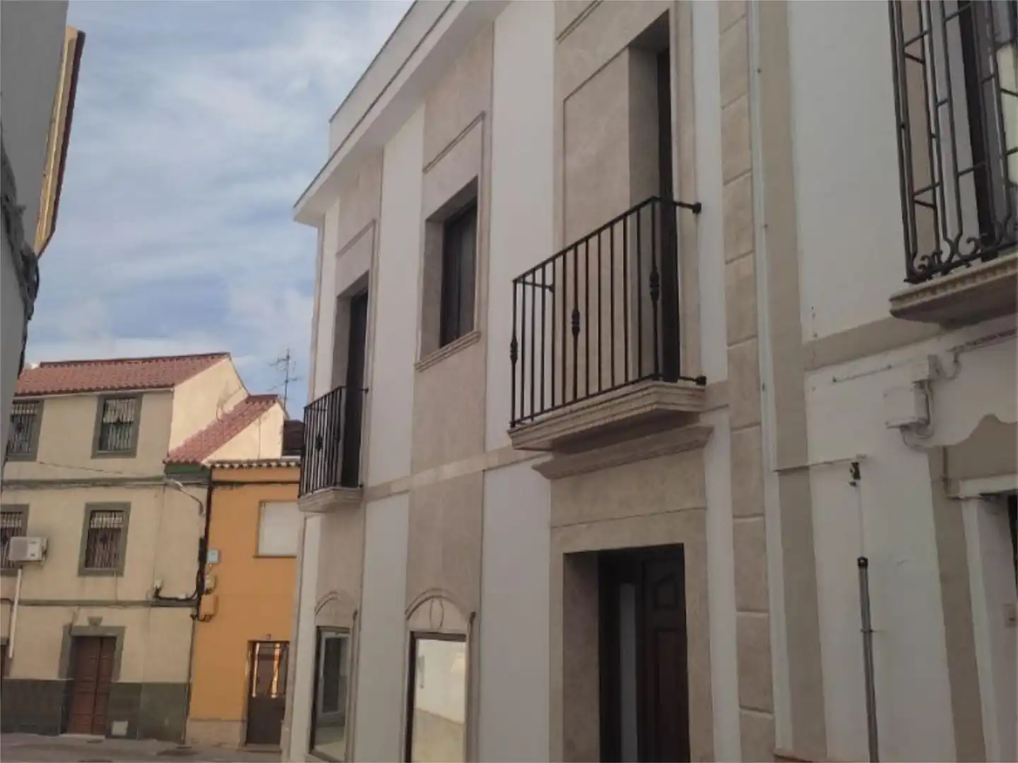 Einfamilien-Reihenhaus zum Verkauf in Calle Felipe IV, Montilla Außenansicht von Einfamilien-Reihenhaus zum Verkauf in Montilla mit Terrasse, Abstellraum und Balkon