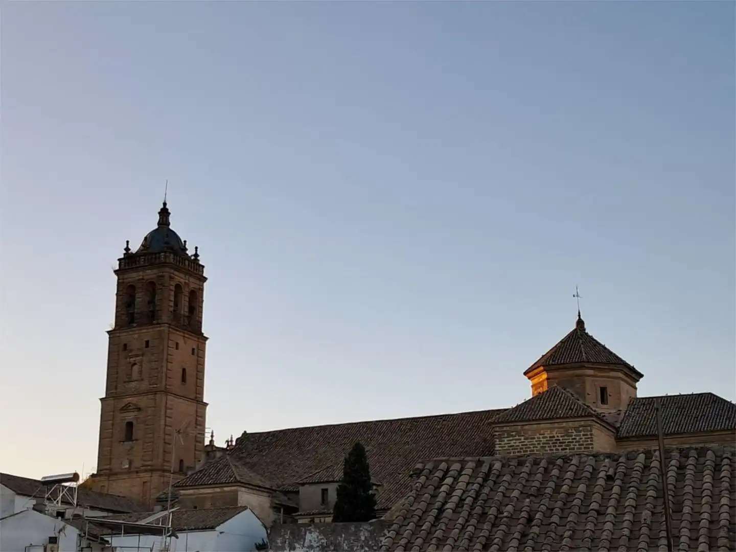 Einfamilien-Reihenhaus zum Verkauf in Calle Felipe IV, Montilla Außenansicht von Einfamilien-Reihenhaus zum Verkauf in Montilla mit Terrasse, Abstellraum und Balkon