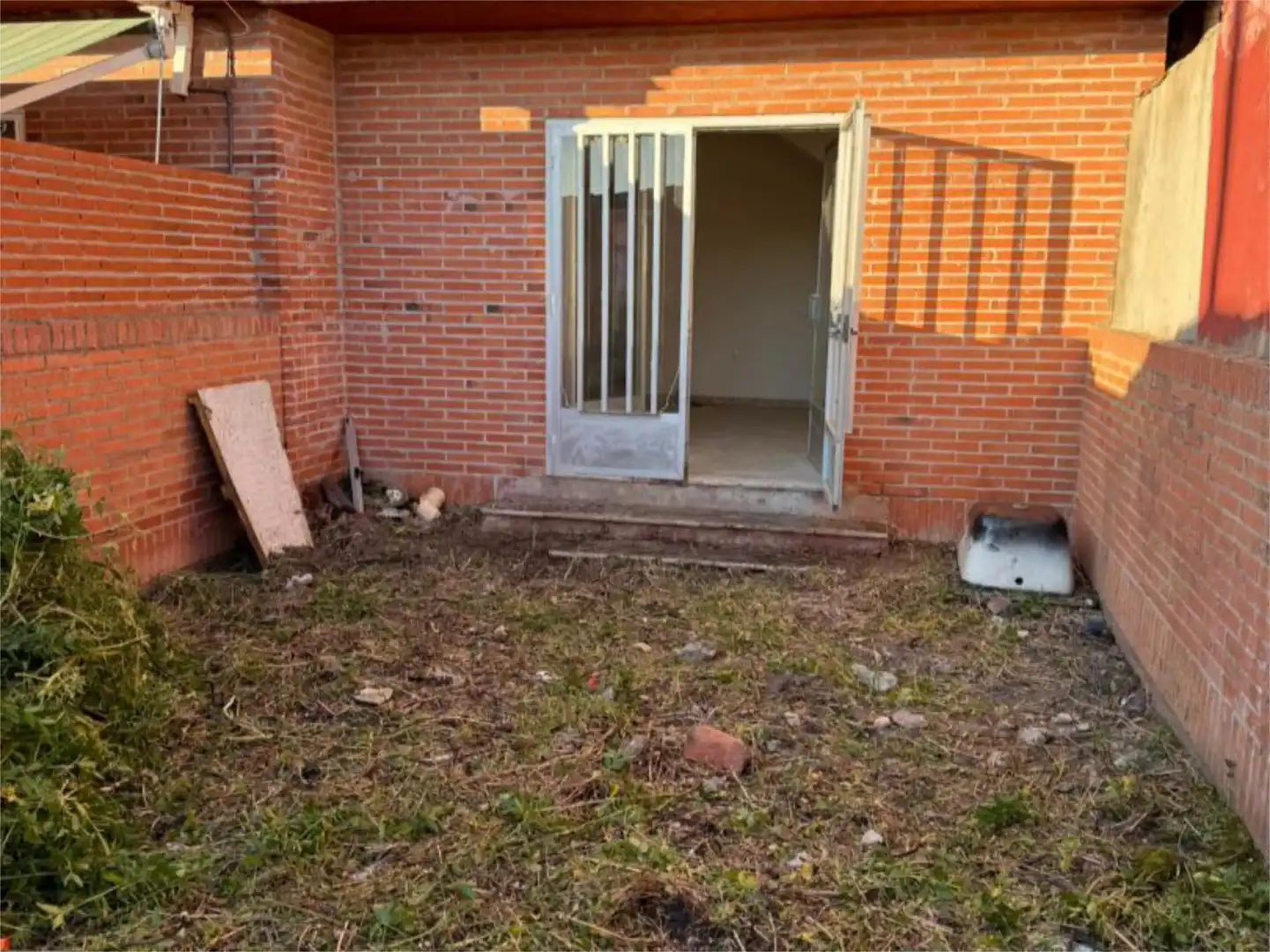 Einfamilien-Reihenhaus zum Verkauf in Palacios de Goda mit Privatgarten