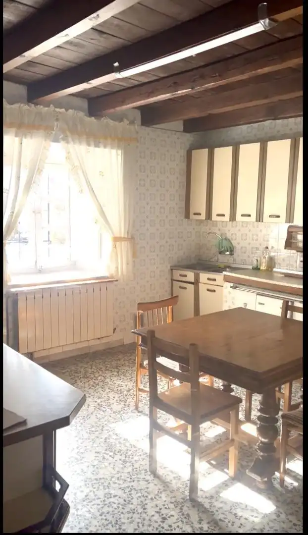 Casa o xalet en venda a Calle las Escuelas, 1, Alar del Rey Cuina de Casa o xalet en venda en Alar del Rey