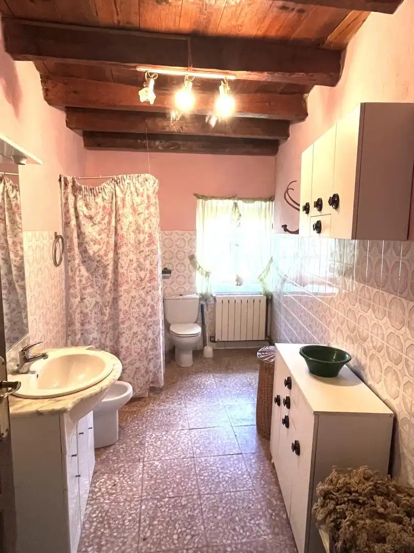 Casa o xalet en venda a Calle las Escuelas, 1, Alar del Rey Bany de Casa o xalet en venda en Alar del Rey
