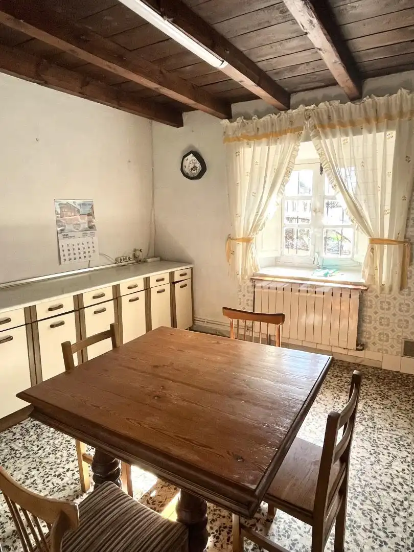 Casa o xalet en venda a Calle las Escuelas, 1, Alar del Rey Cuina de Casa o xalet en venda en Alar del Rey