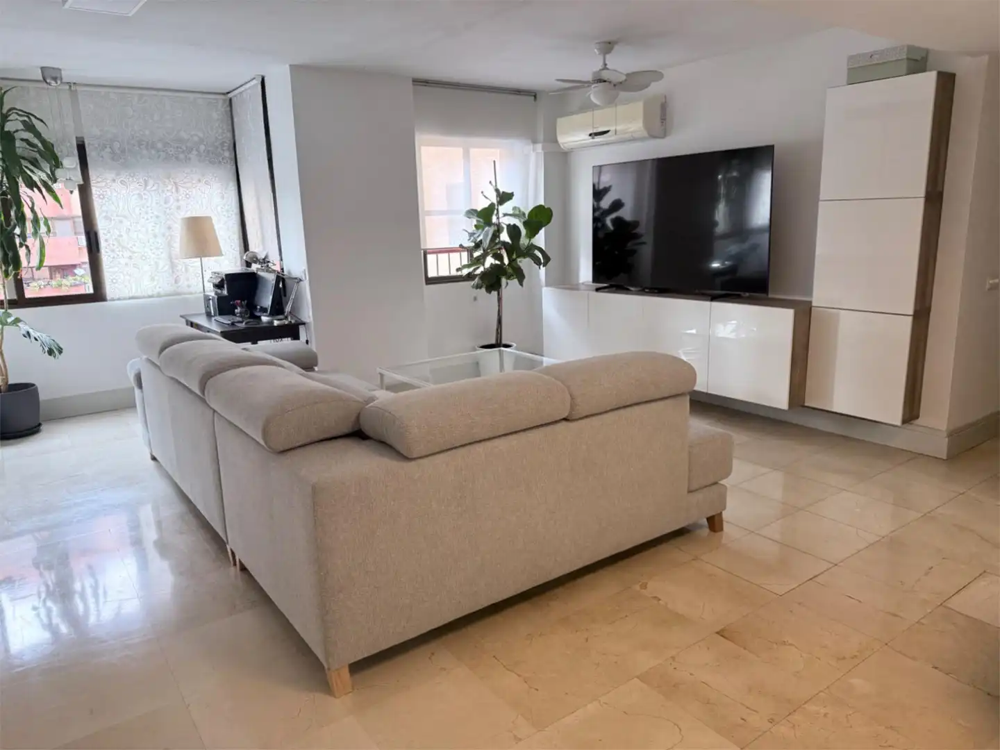 Flat for sale in Calle Salvador Dalí, 10, Parque Atlántico- San Matías Living room of Flat for sale in Sevilla Capital with Air Conditioner, Swimming Pool and Balcony