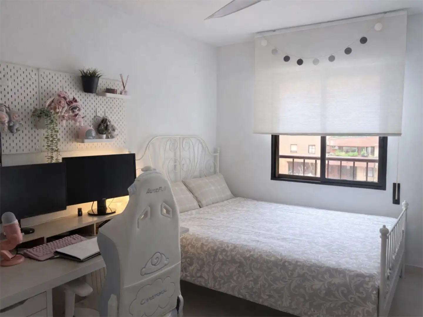 Flat for sale in Calle Salvador Dalí, 10, Parque Atlántico- San Matías Bedroom of Flat for sale in Sevilla Capital with Air Conditioner, Swimming Pool and Balcony